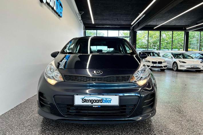 Grå Kia Rio fra 2016