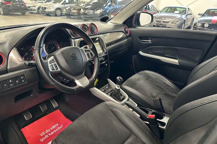 Sort Suzuki Vitara fra 2018