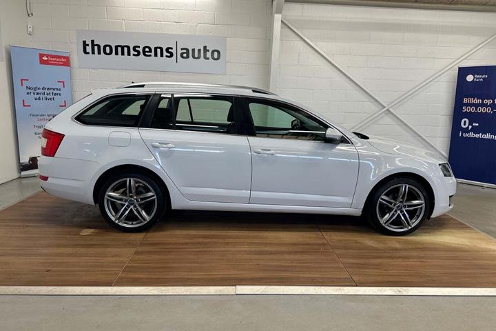 Hvid Skoda Octavia fra 2016