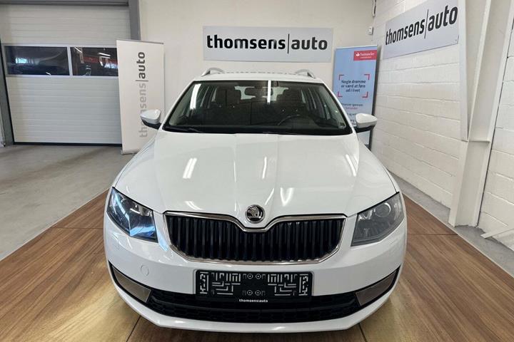 Hvid Skoda Octavia fra 2016