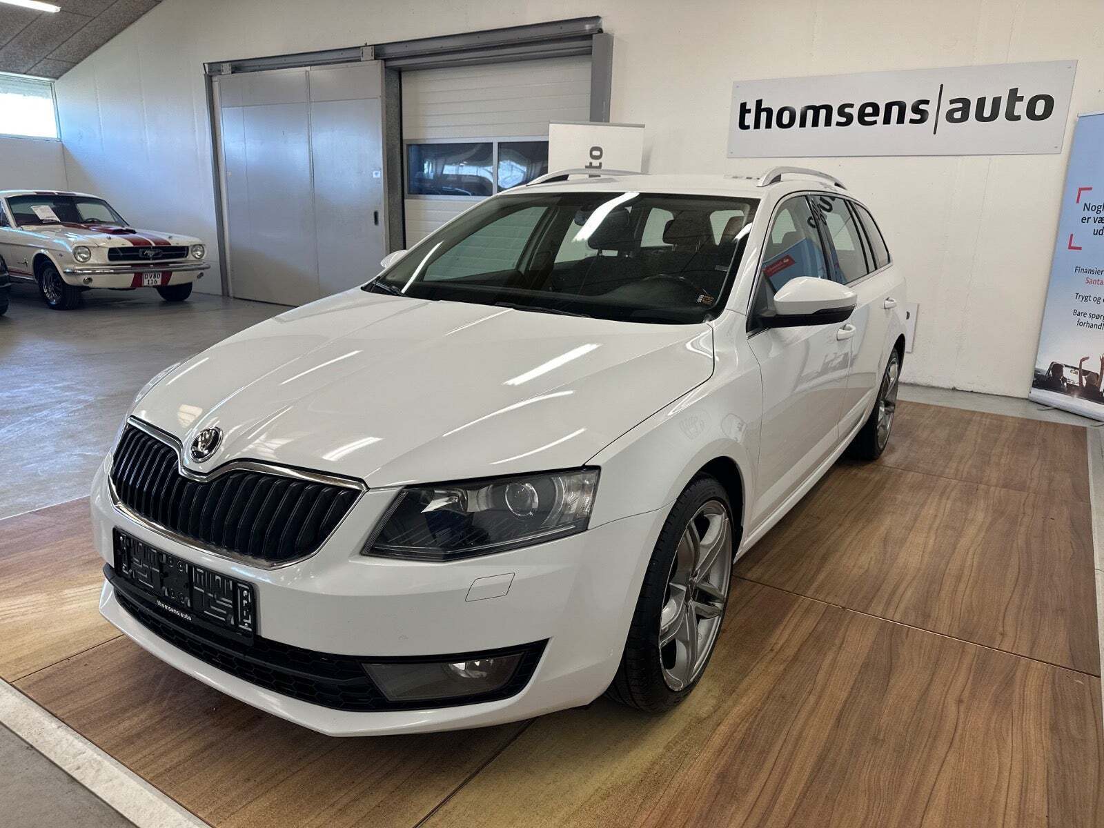 Hvid Skoda Octavia fra 2016