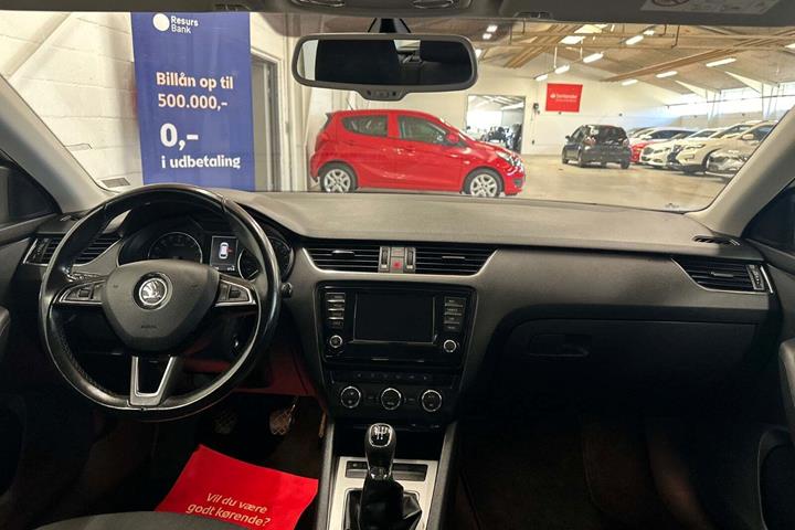 Hvid Skoda Octavia fra 2016