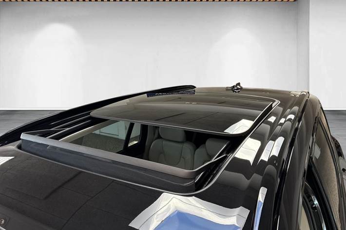 Sort Volvo XC90 fra 2025