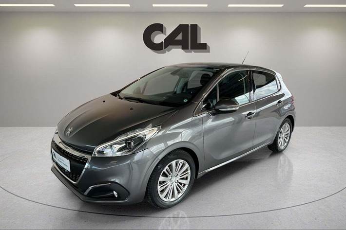Grå Peugeot 208 fra 2019 set udefra