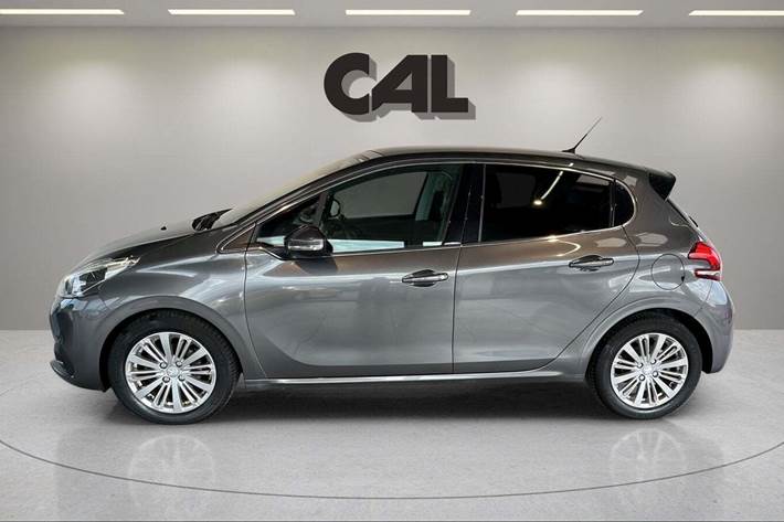 Grå Peugeot 208 fra 2019