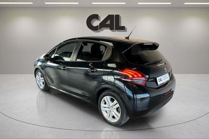 Sort Peugeot 208 fra 2018
