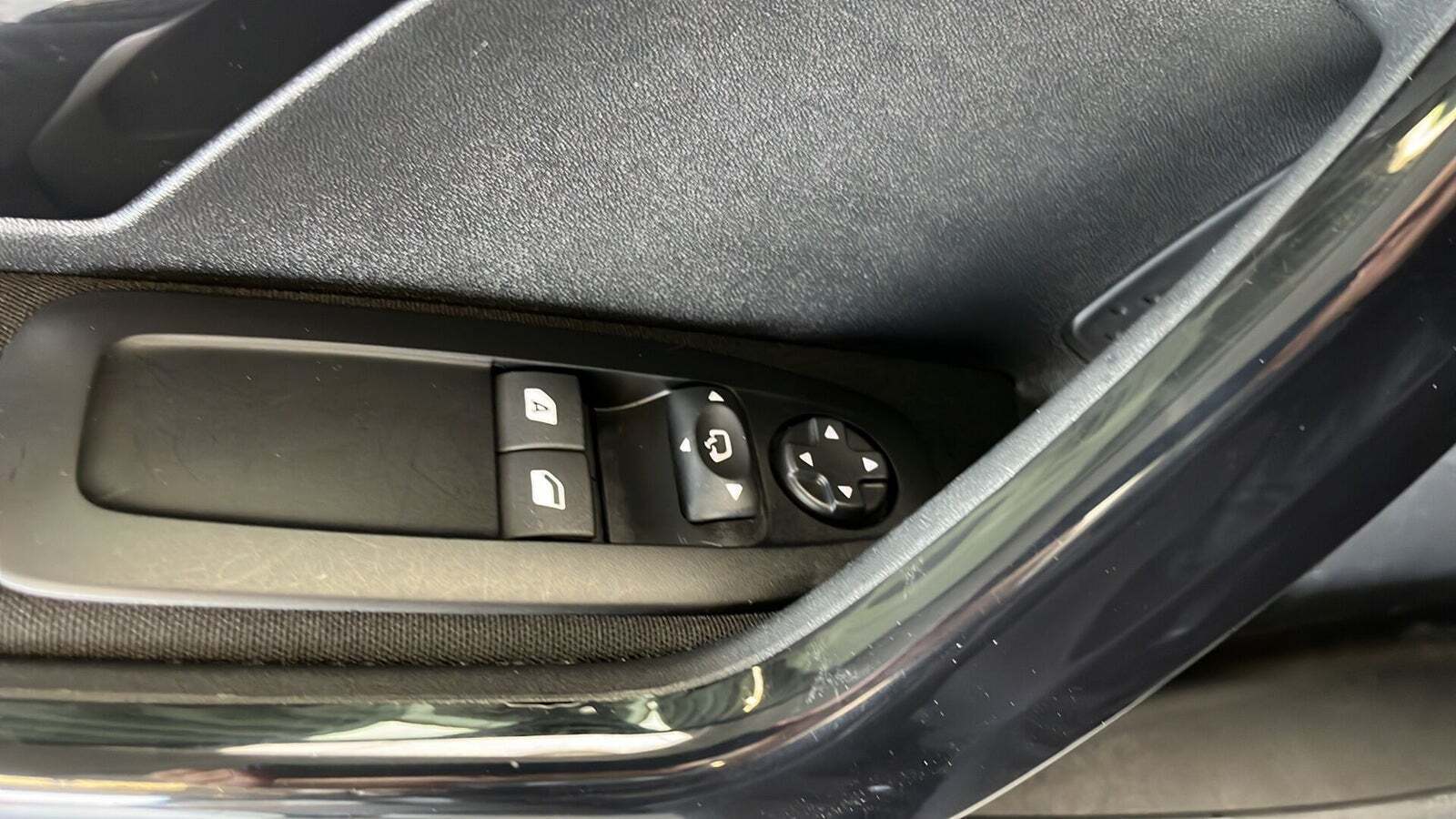 Sort Peugeot 208 fra 2018