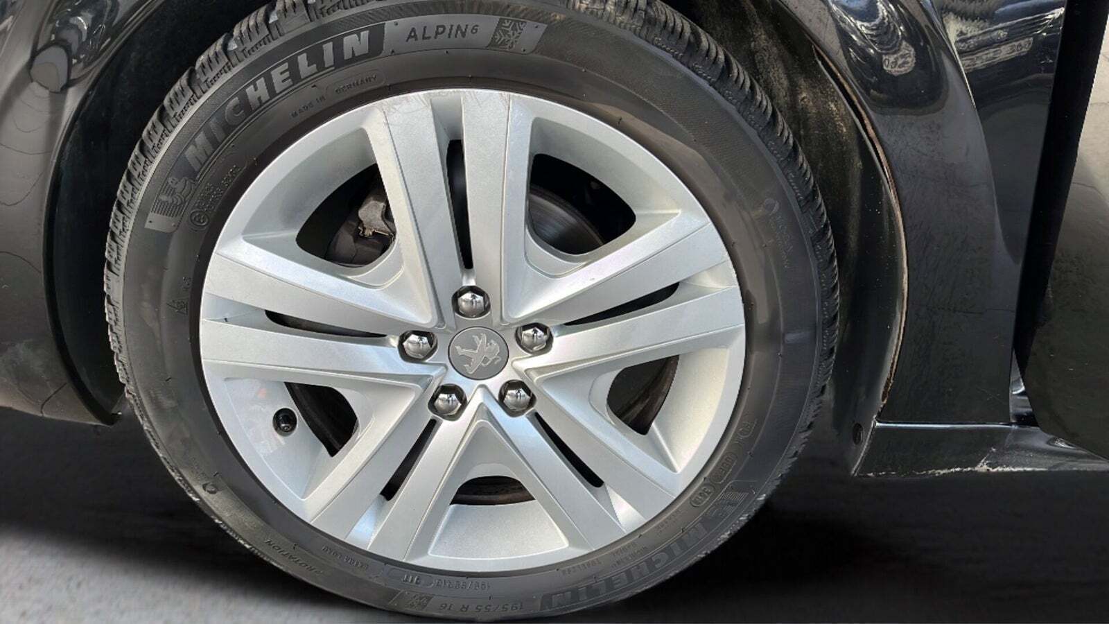 Sort Peugeot 208 fra 2018