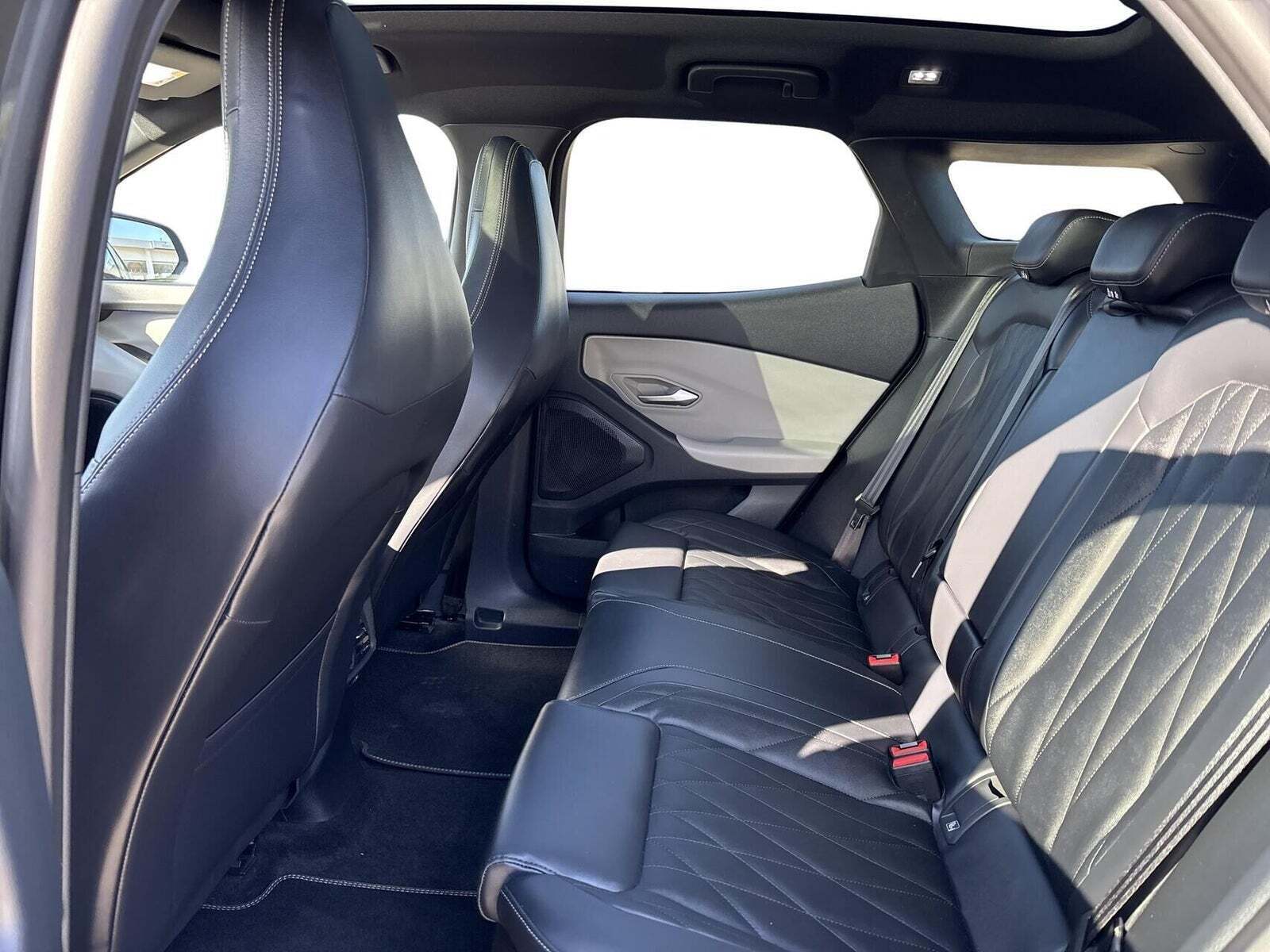 Ford Explorer 77 Premium Extended Range