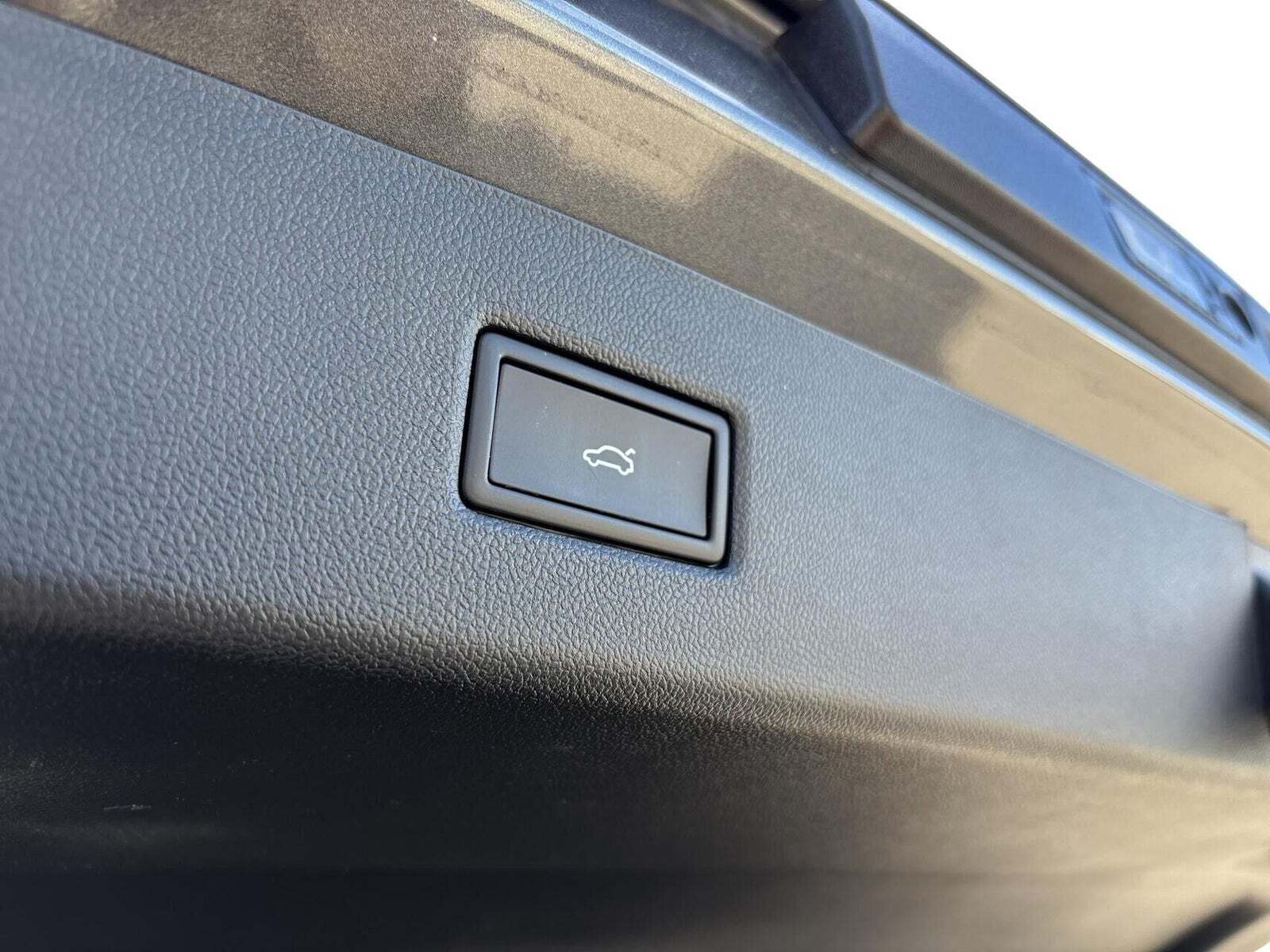 Grå Ford Explorer fra 2024