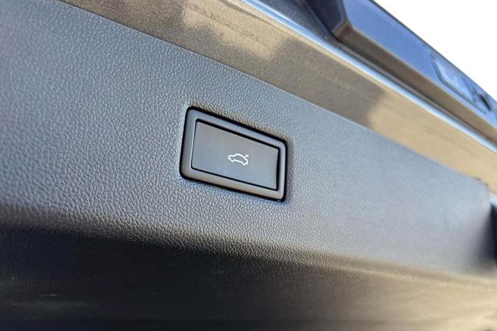 Grå Ford Explorer fra 2024