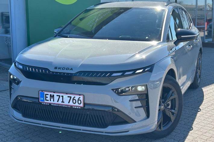 Grå Skoda Enyaq fra 2026 set udefra