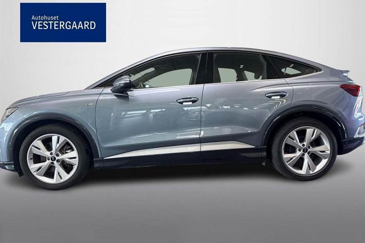 Blå Audi Q4 e-tron fra 2024