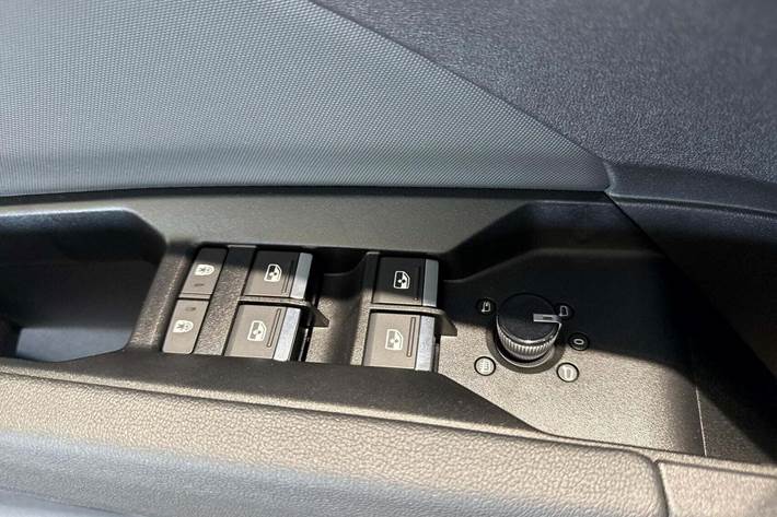 Blå Audi Q4 e-tron fra 2024