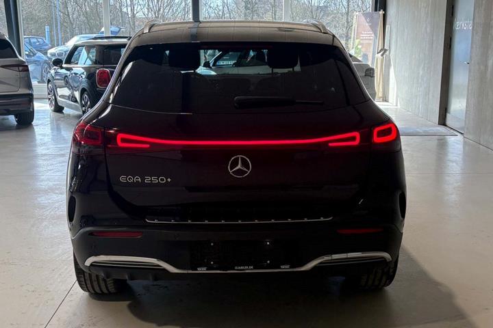 Sort Mercedes EQA250+ fra 2022