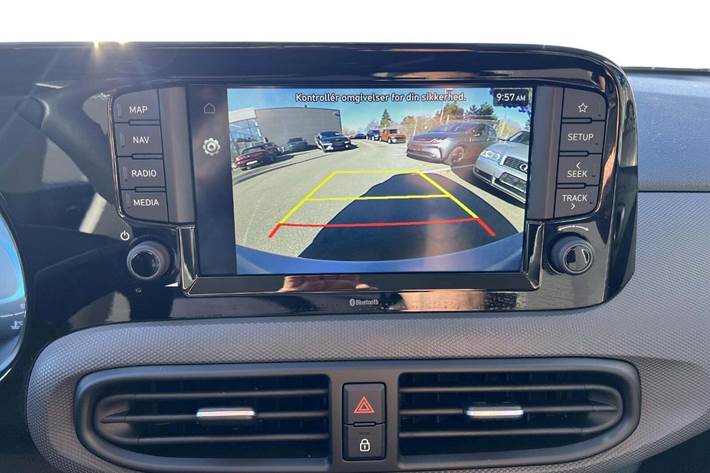 Grå Hyundai i10 fra 2025