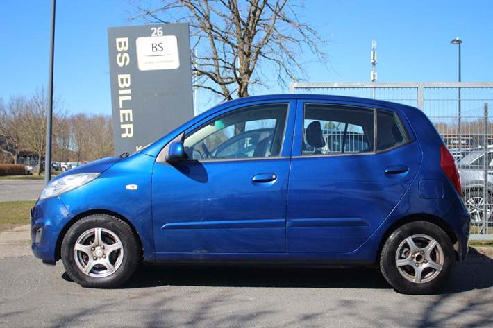 Blå Hyundai i10 fra 2012