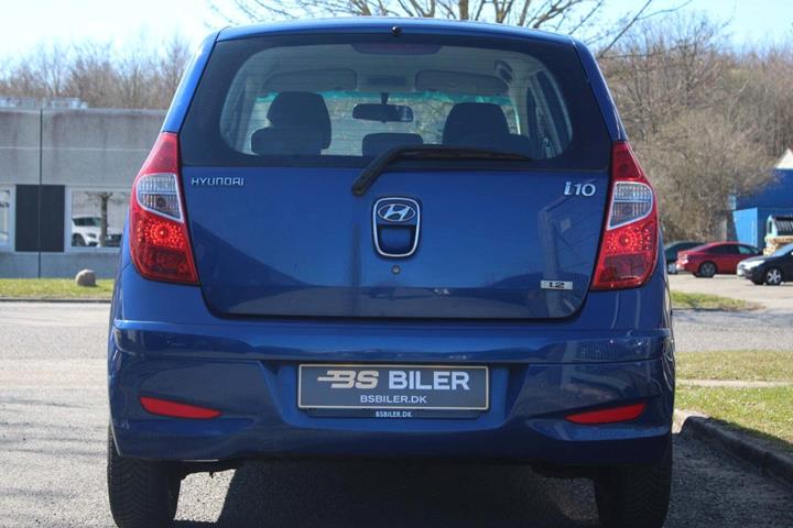 Blå Hyundai i10 fra 2012