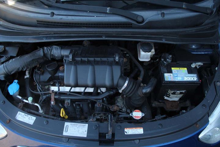 Blå Hyundai i10 fra 2012