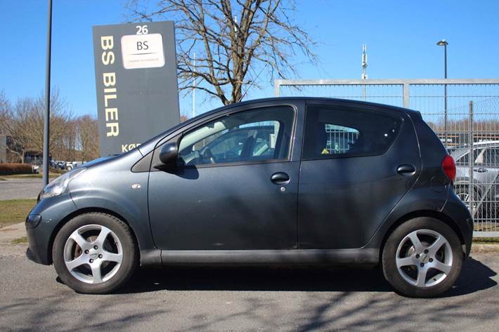 Grå Toyota Aygo fra 2006