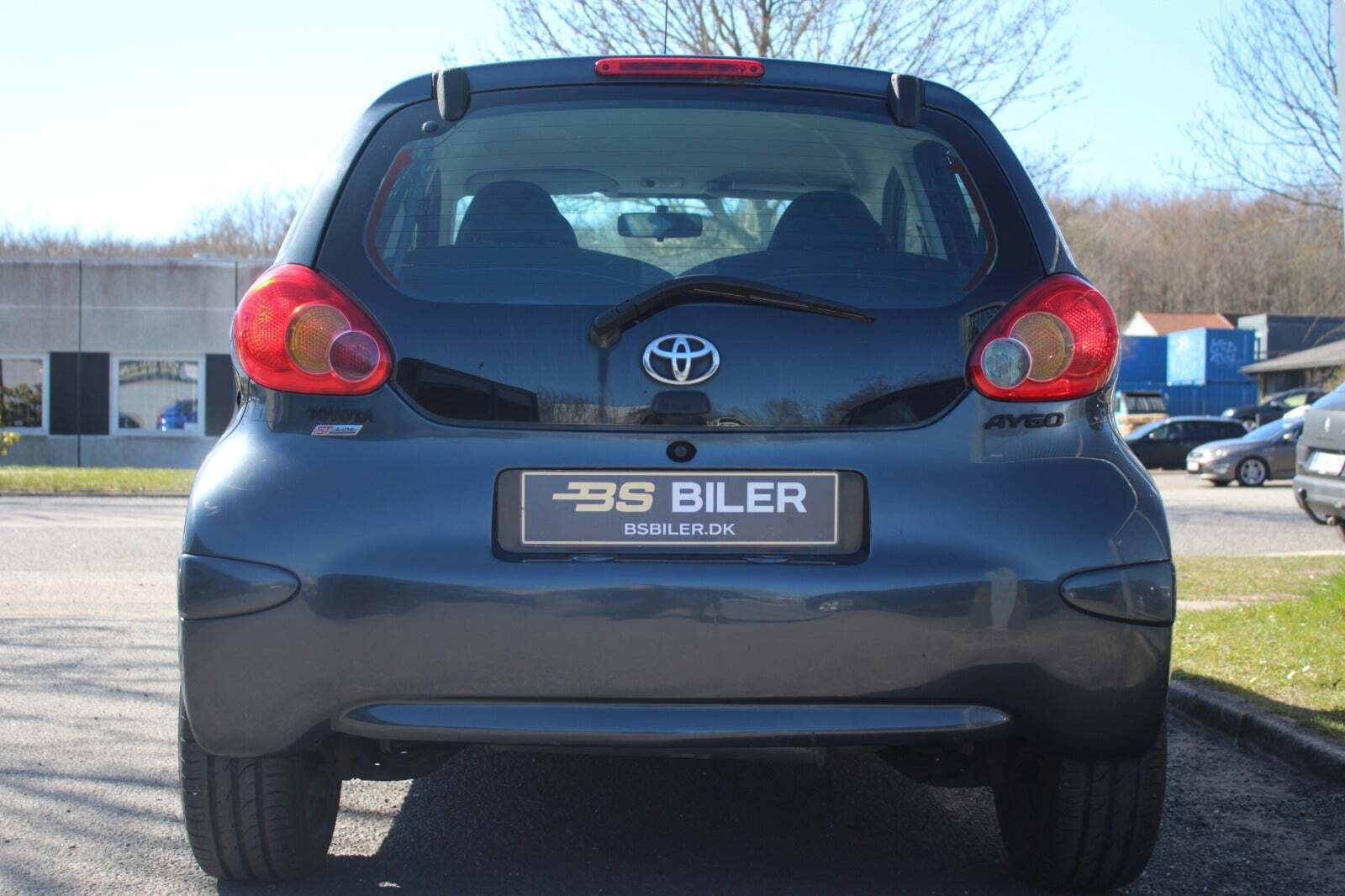 Grå Toyota Aygo fra 2006