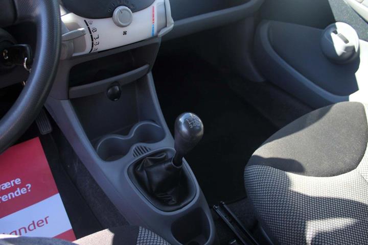 Grå Toyota Aygo fra 2006