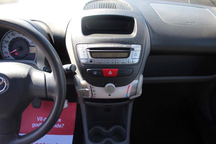 Grå Toyota Aygo fra 2006