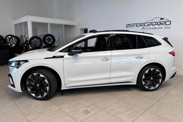 Hvid Skoda Enyaq fra 2025