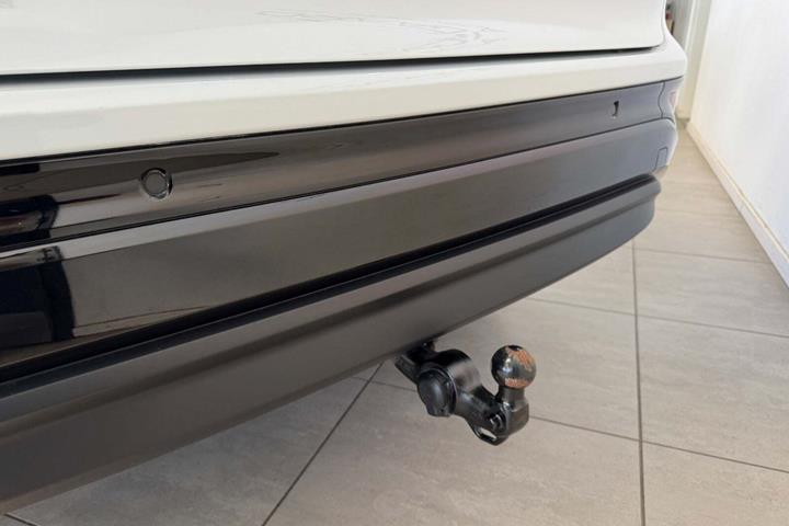 Hvid Audi Q6 e-tron fra 2025