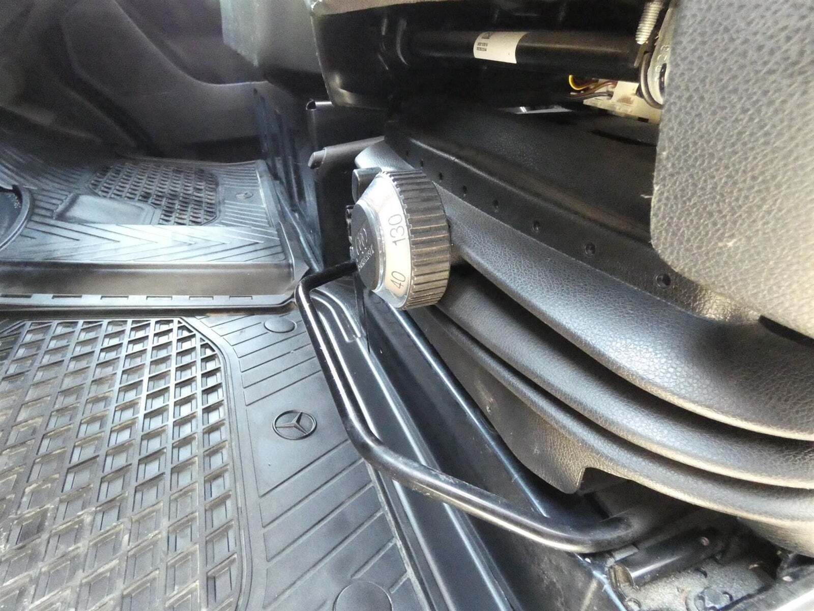 Grå Mercedes Sprinter 319 fra 2023