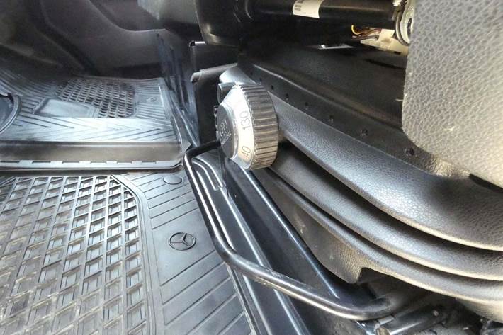 Grå Mercedes Sprinter 319 fra 2023