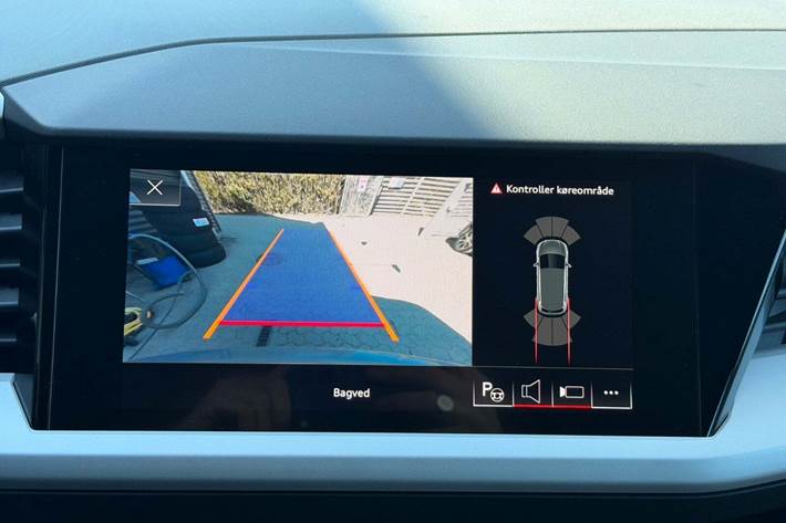 Grå Audi Q4 e-tron fra 2023