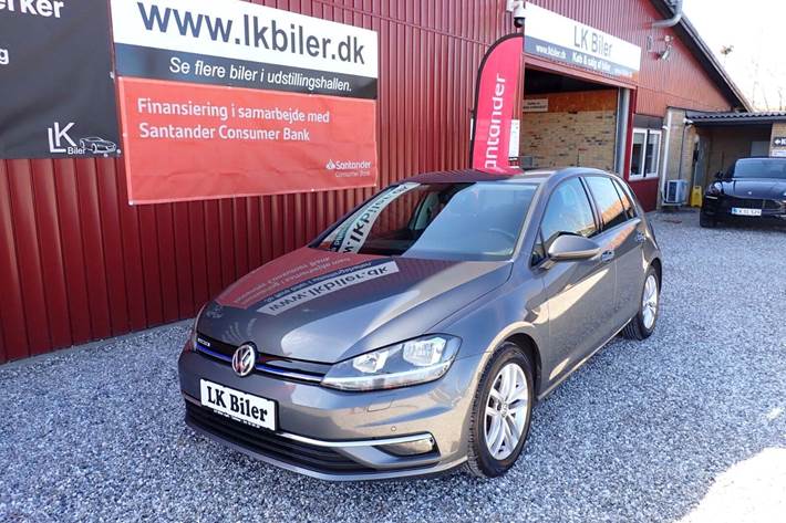 Grå VW Golf VII fra 2018 set udefra