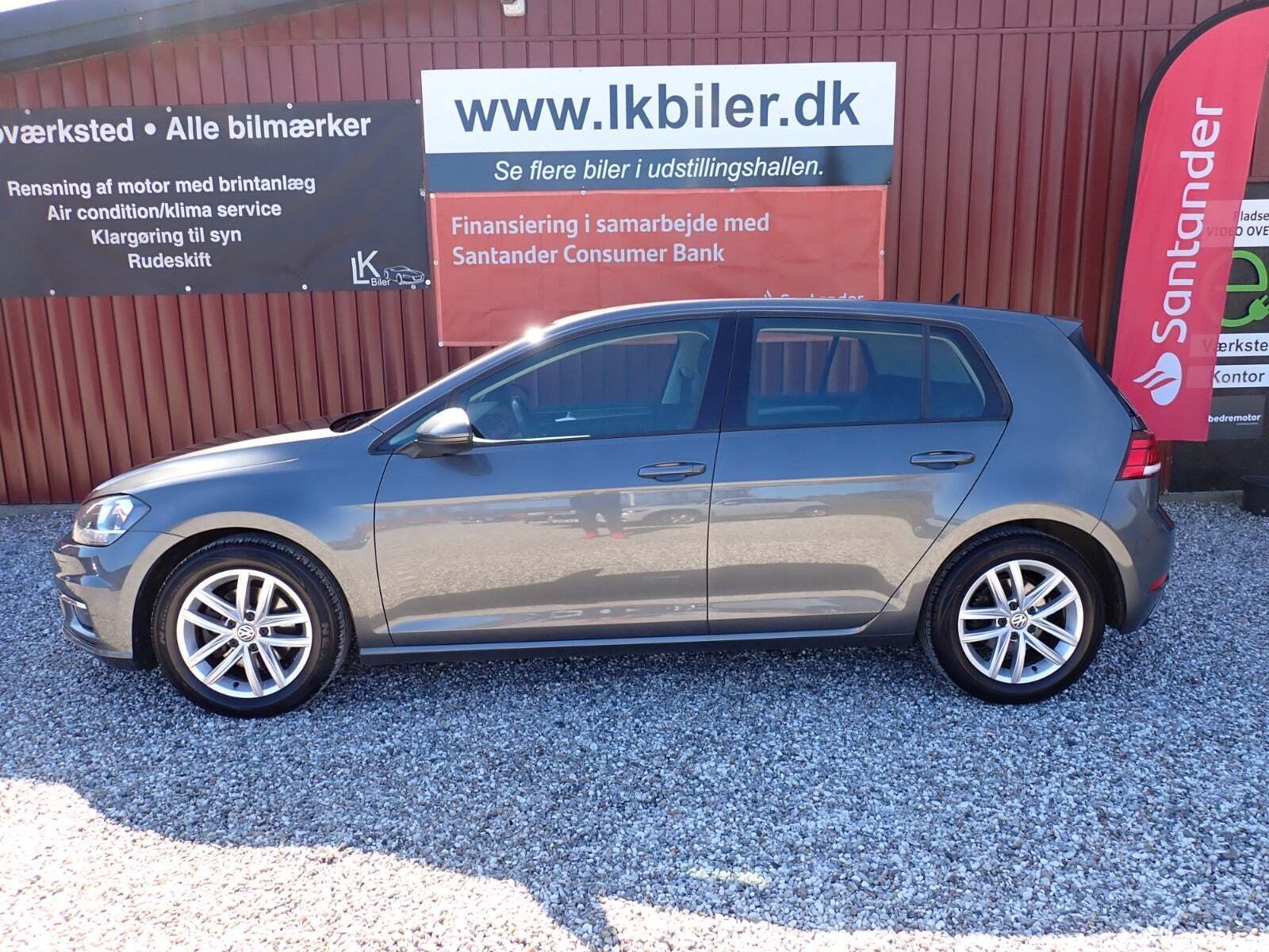 Grå VW Golf VII fra 2018