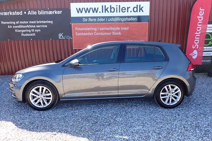 Grå VW Golf VII fra 2018
