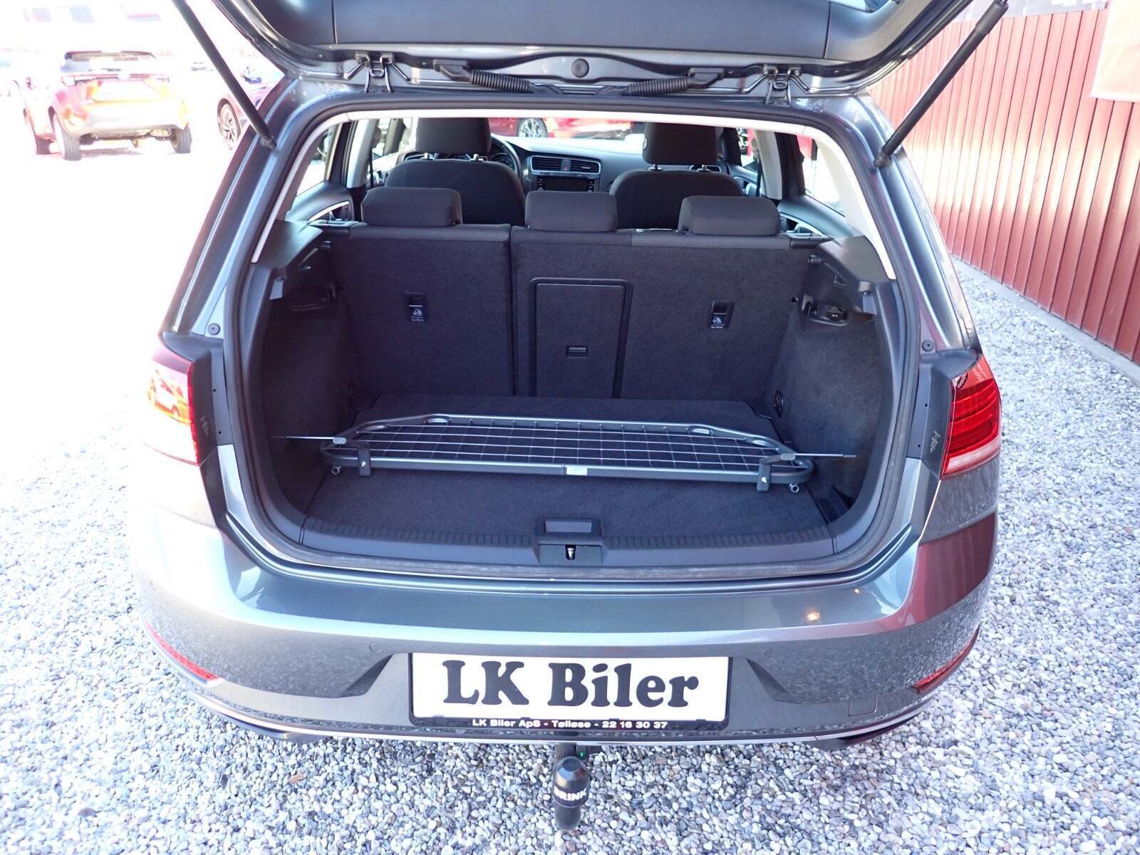 Grå VW Golf VII fra 2018