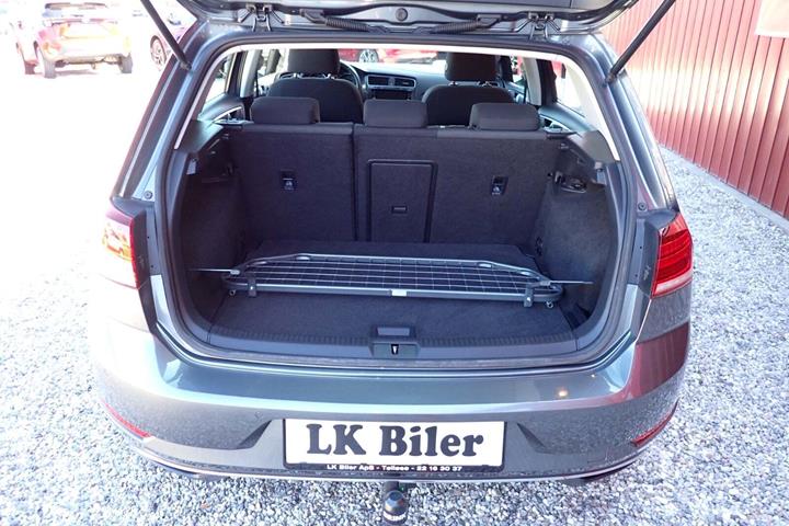 Grå VW Golf VII fra 2018