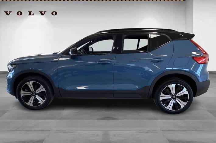Blå Volvo XC40 fra 2023