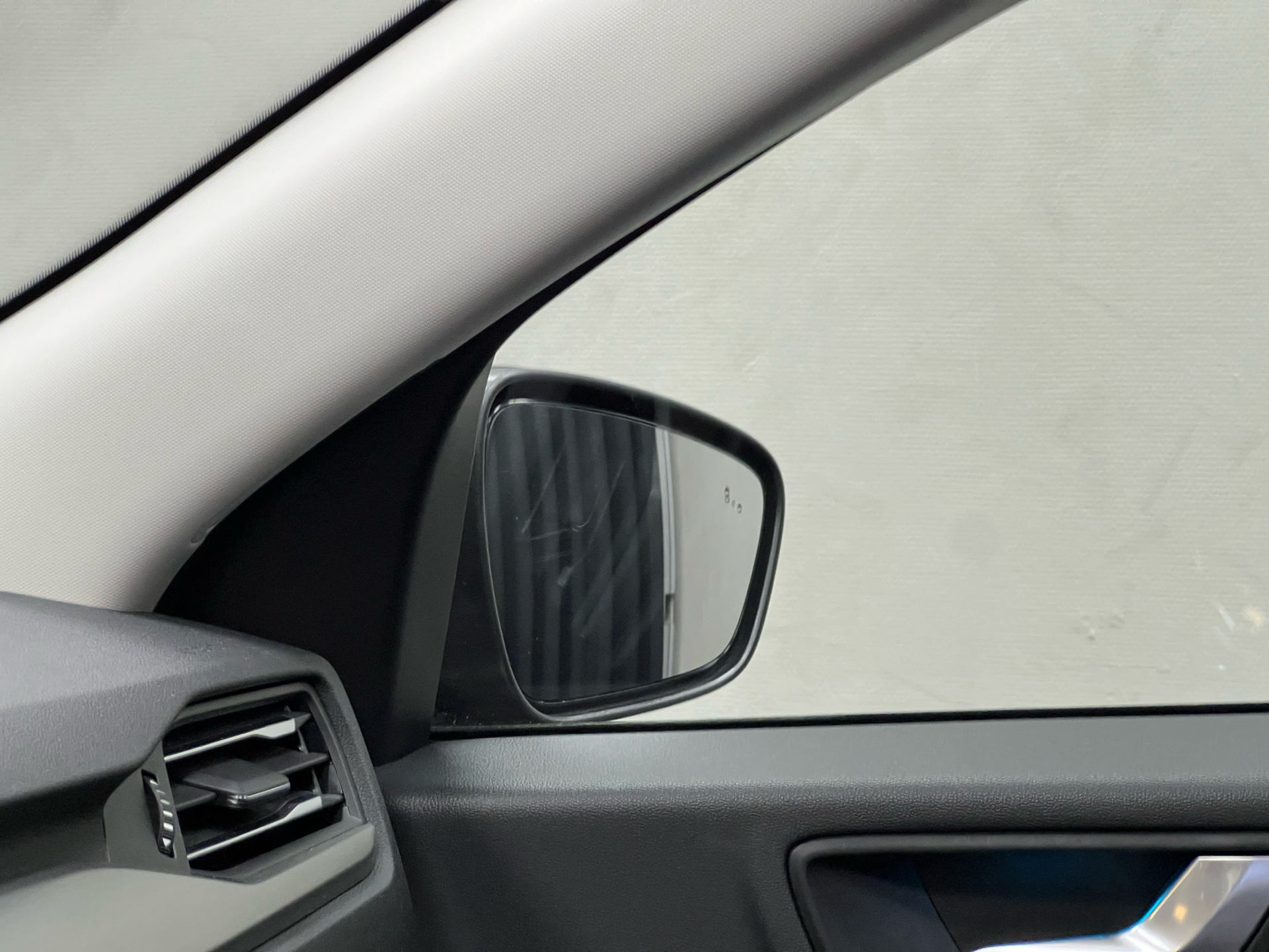 Grå Ford Kuga fra 2020