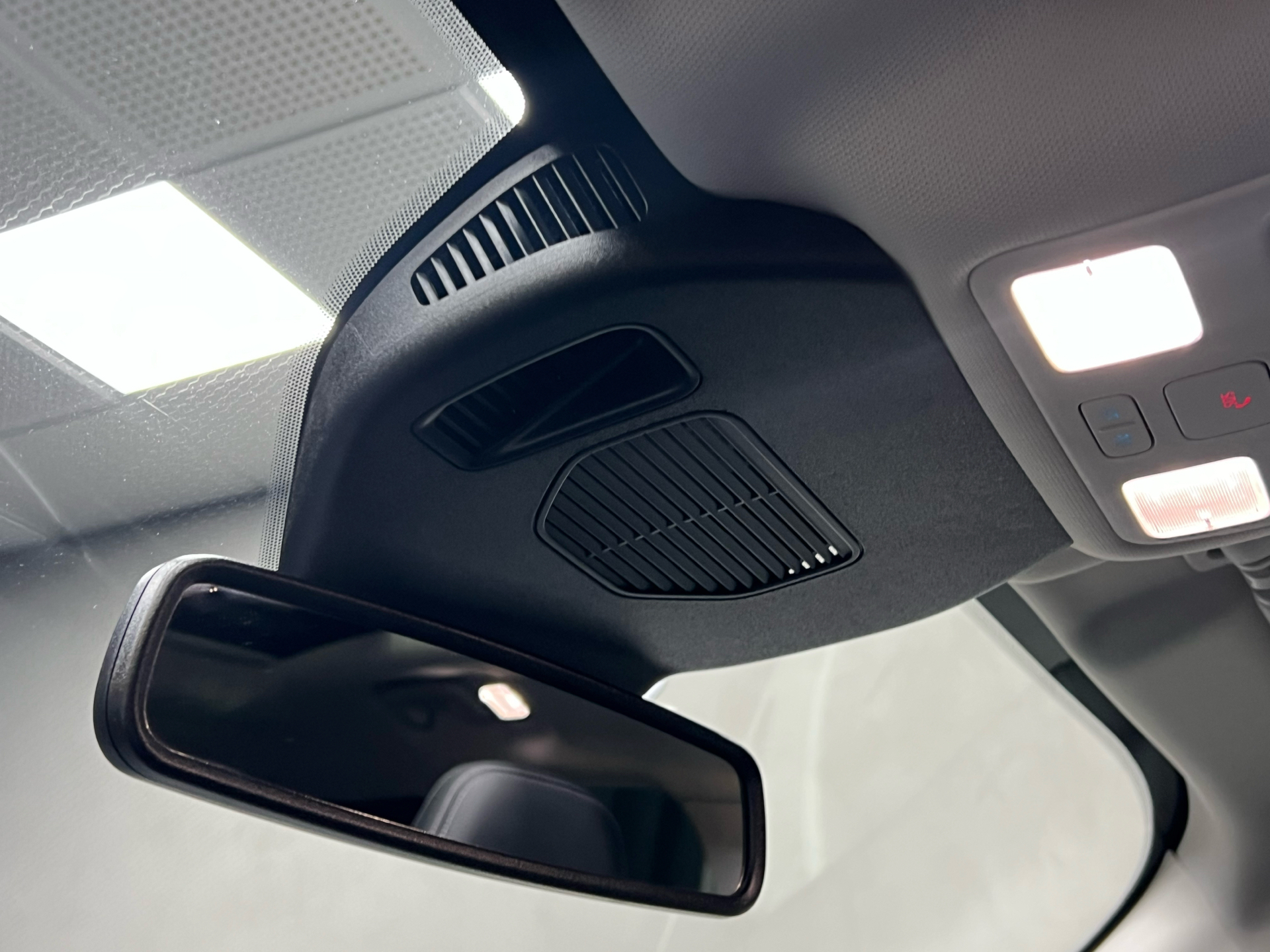 Grå Ford Kuga fra 2020