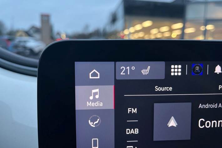 Hvid Fiat 500e fra 2024