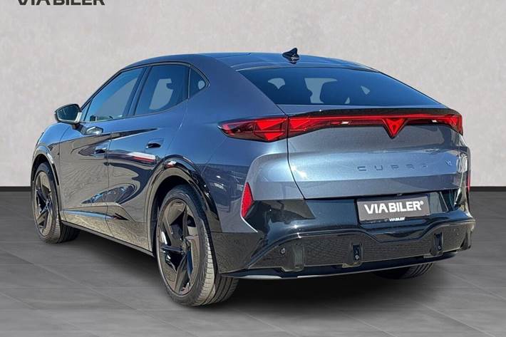 Blå Cupra Tavascan fra 2024