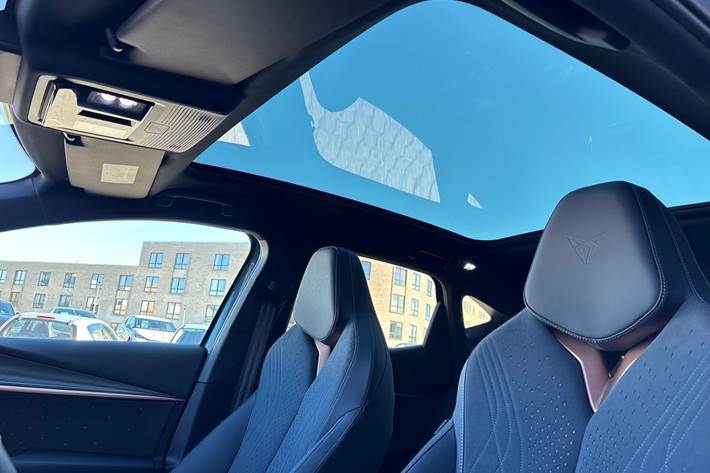 Blå Cupra Tavascan fra 2024