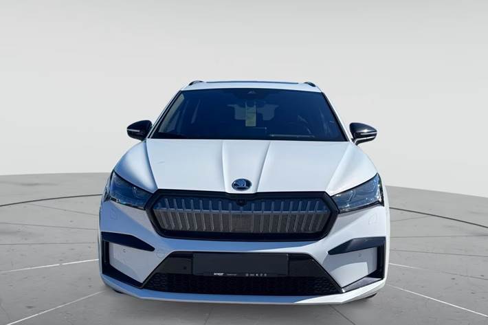 Hvid Skoda Enyaq fra 2024