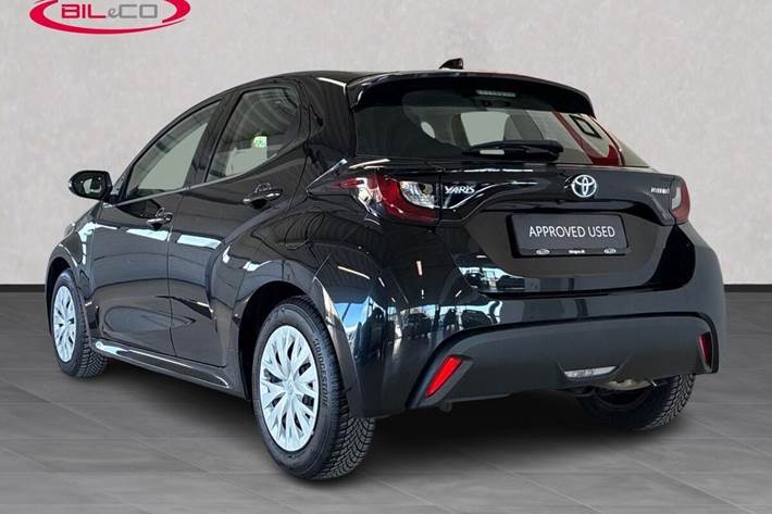 Sort Toyota Yaris fra 2021