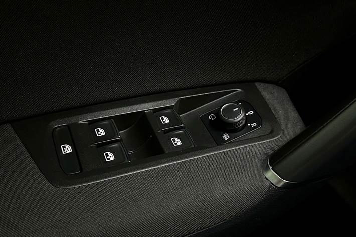 Sort VW Touran fra 2019