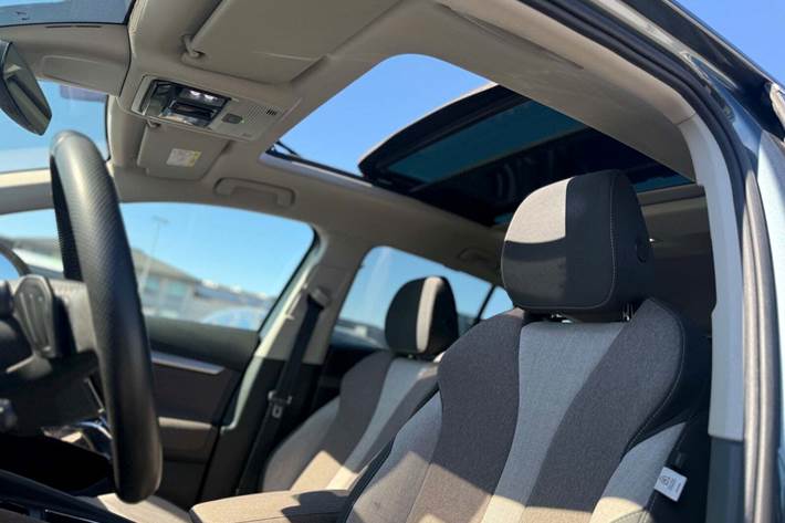 Grå Skoda Enyaq fra 2021