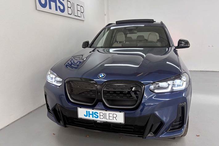 Blå BMW iX3 fra 2023