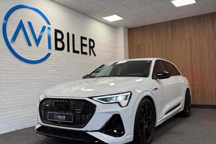 Hvid Audi e-tron fra 2022