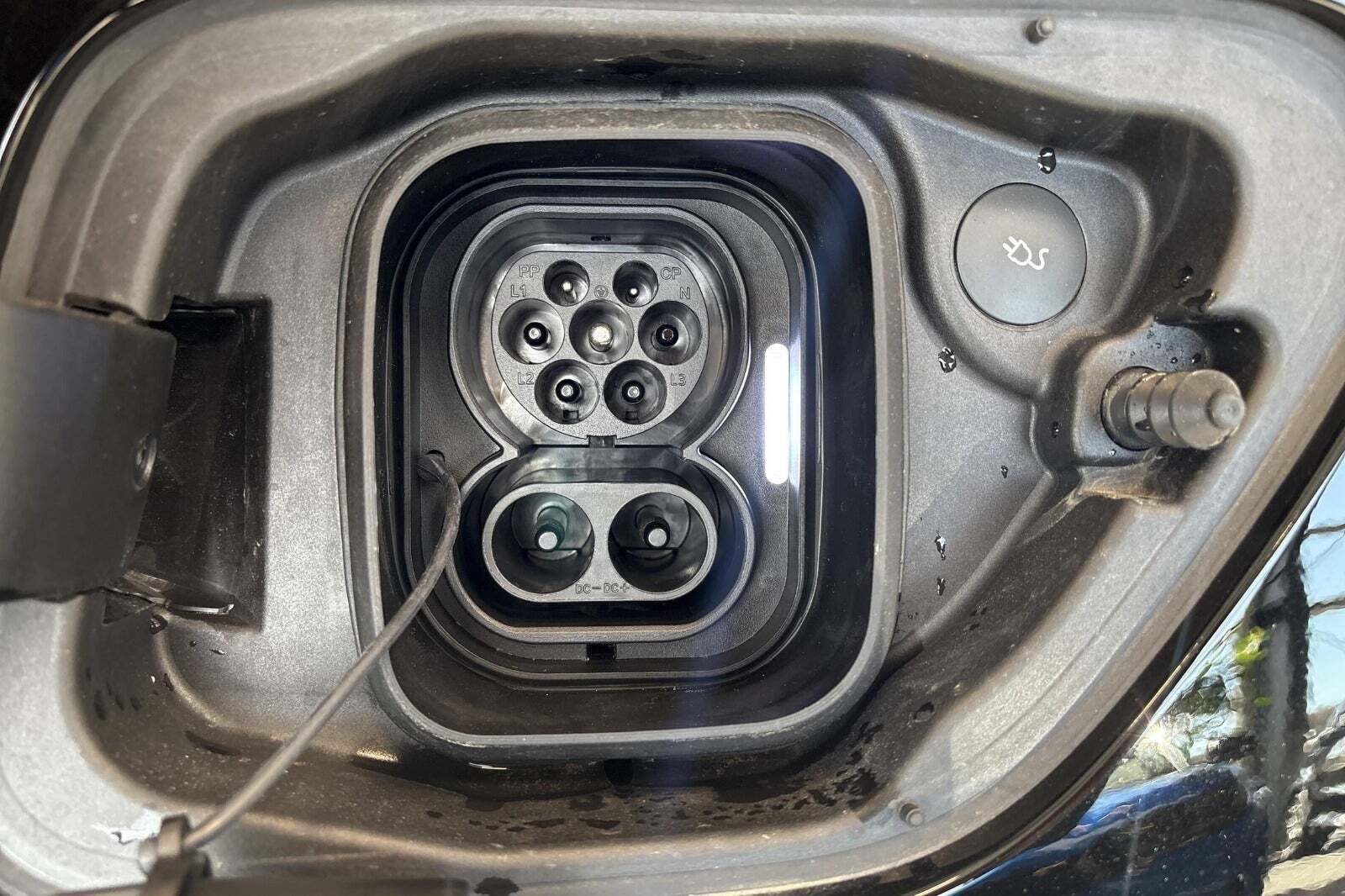 Sort Polestar 2 fra 2025